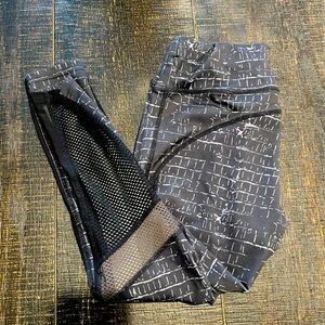 Black Animal Print 3/4 Athletic Leggings